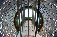 Binnenkant van de Torre Agbar in Barcelona, Spanje