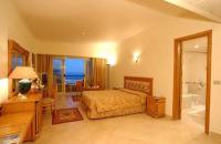 Een prachtige, lichte, zandkleurige suite in het Grand Oasis in El Sheidh, Egypte.