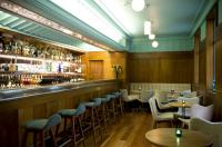 De in-huis bar van Hotel DeBrett in Auckland, Australie.