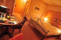 Eén van de gouden thema-kamers van Hotel Goldflair in Korbach