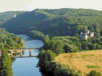 Rivier door de Dordogne, nabij Monplaisant.