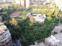 Het uitzicht over het park van Cairo vanaf het dak van het Pharao Egypt Hote