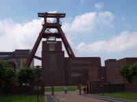 De ingang van het Zollverein-complex, waar meerdere musea en bezienswaardigheden staan.