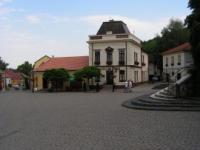 Een pleintje van het stadje Tokaj in Hongarije.