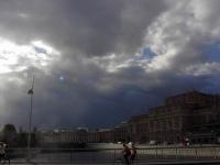 Donkere wolken boven Stockholm.
