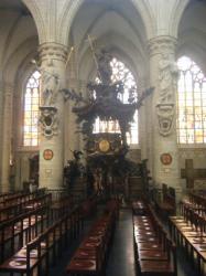 Het prachtige, uitgesneden spreekgestoelte van de Sint-Michiels en Sint-Goedelekathedraal